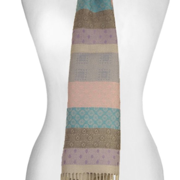 Mini Geometric Shawl/Scarf. Made in Peru - Picture 5 of 7